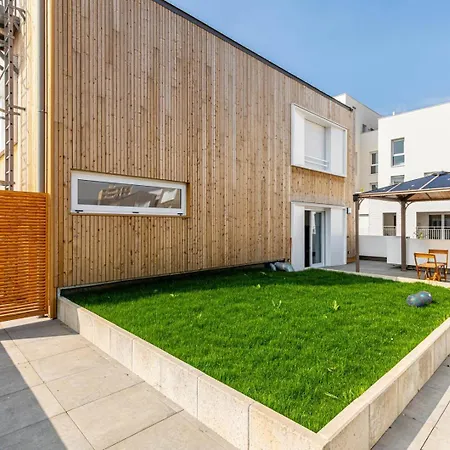 Guest house Guestready - A Touch Of Elegance In Romainville